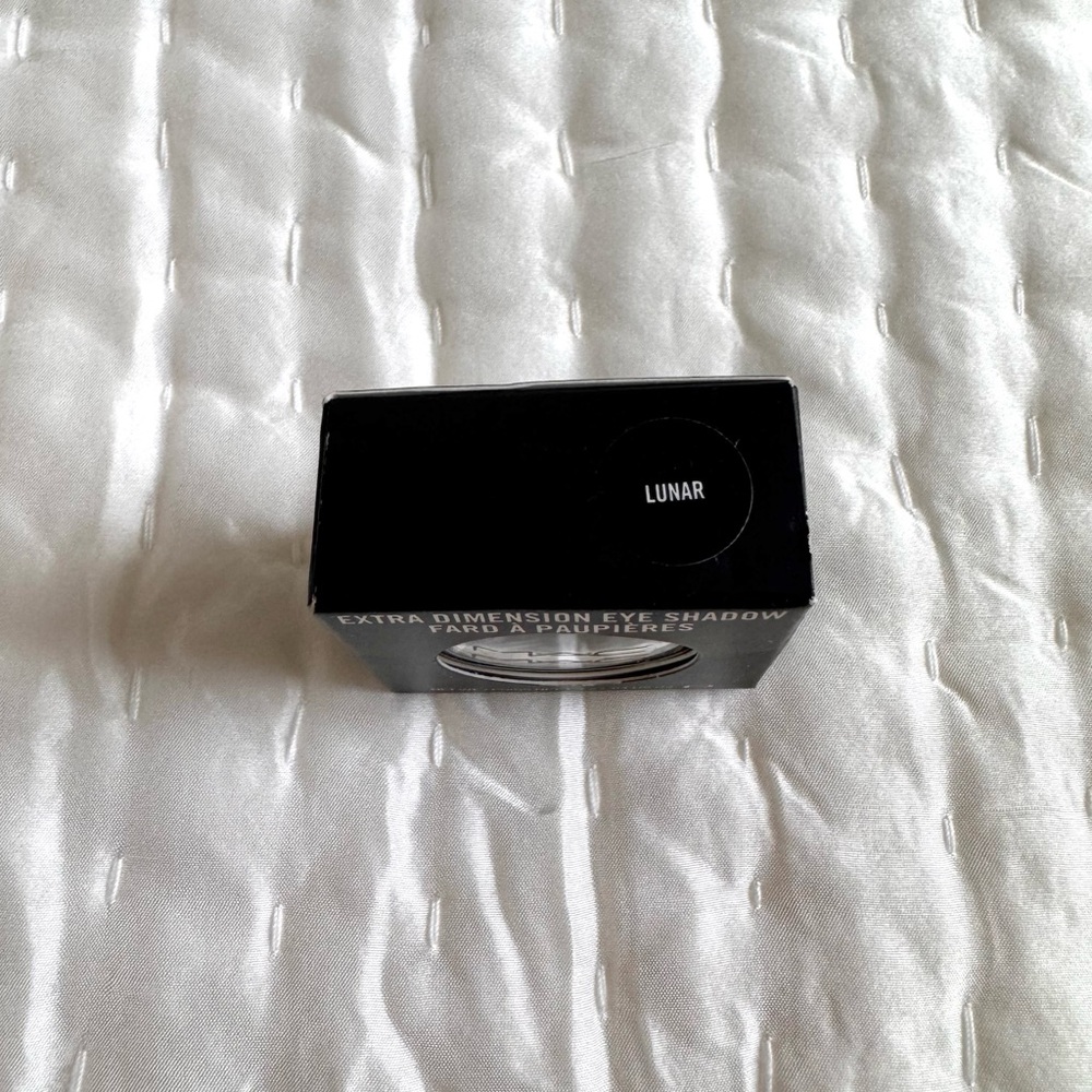 NIB MAC Extra Dimension Eye Shadow in Lunar - Picture 2 of 9